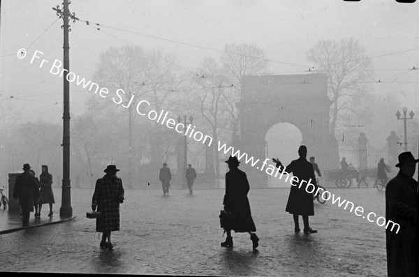 ST STEPHEN'S GREEN POLICEMAN IN FOG